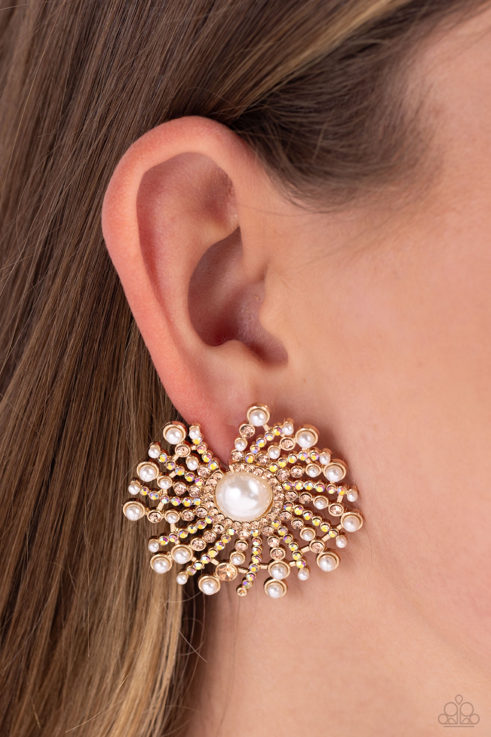 Fancy golden earring designs